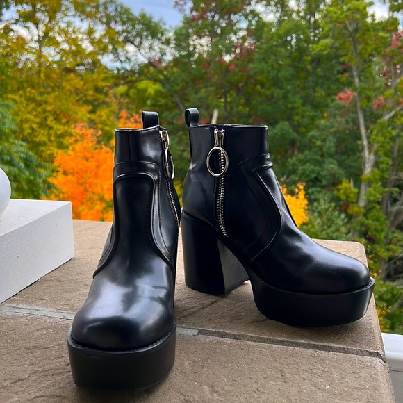 Current Mood Shoes - Current Mood Platform Boots